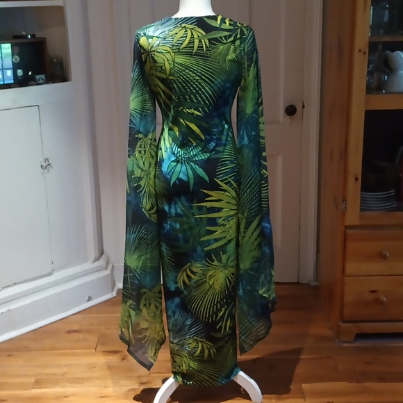 NEW VENUS Exaggerated Sleeve Twist Front Maxi Dress - Picture 9 of 14